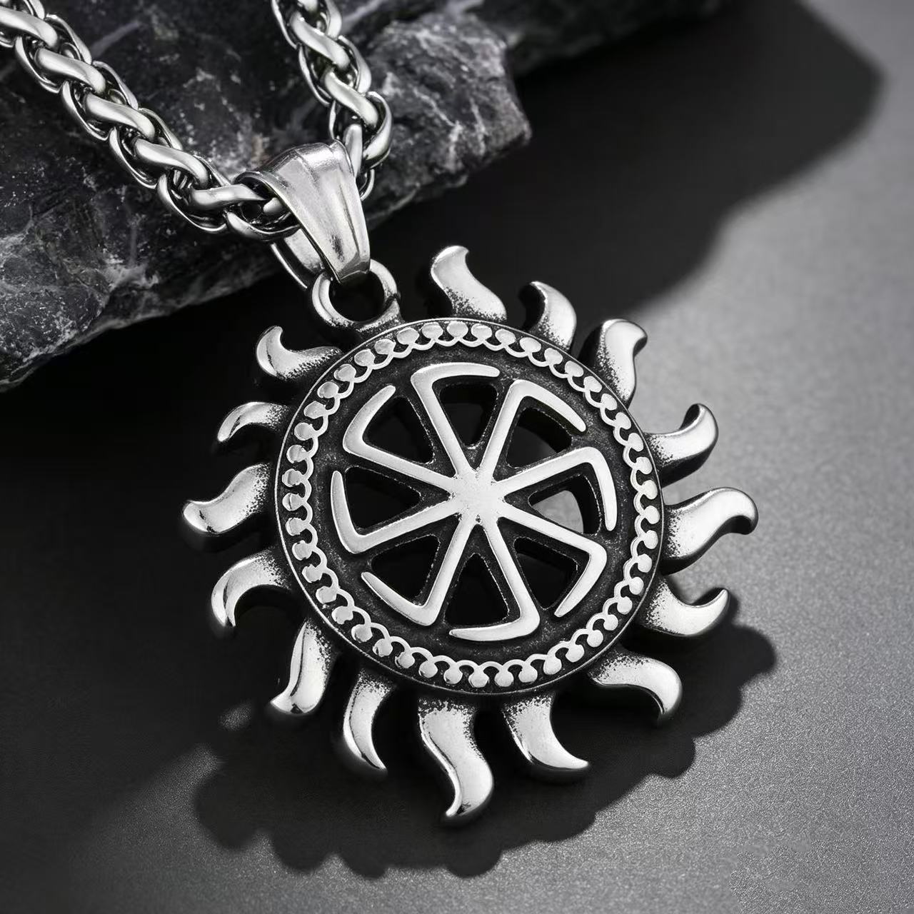 Vintage Fashion Wheel - HNSP Men's Kolovrat Sun Wheel Pendant