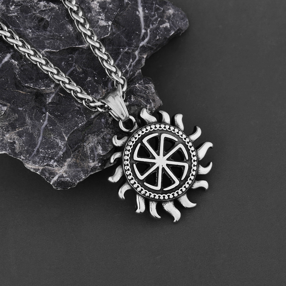 HNSP Men's Kolovrat Sun Wheel  - Vintage Fashion Wheel บทวิจารณ์และราคา